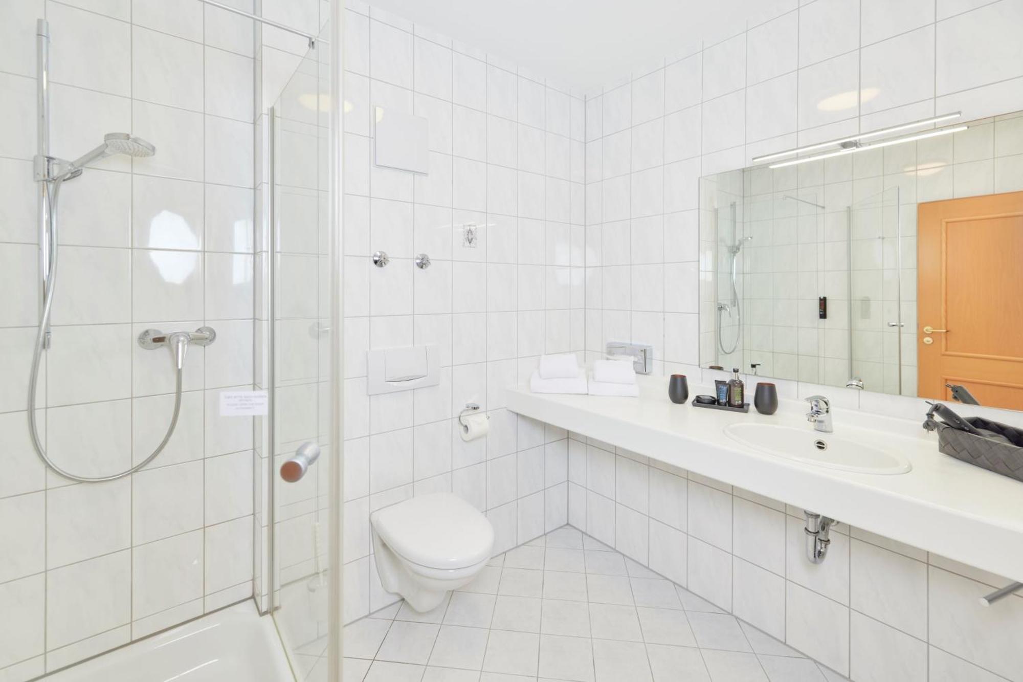 Hotel Wuerttemberger Hof Эринген Экстерьер фото